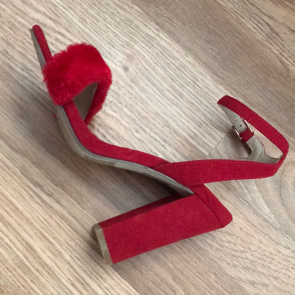 Red heels - Picture 4 of 5